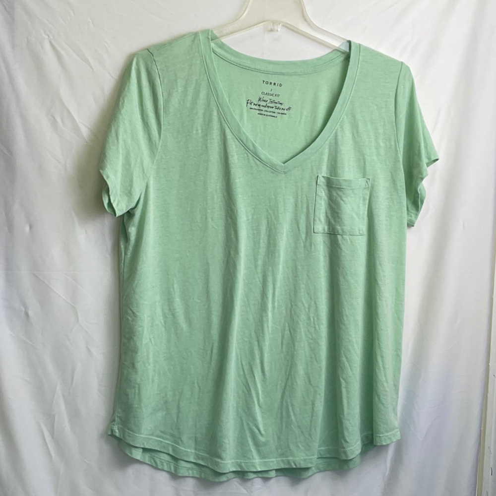 Torrid Light Green V-Neck Short Sleeve Tee